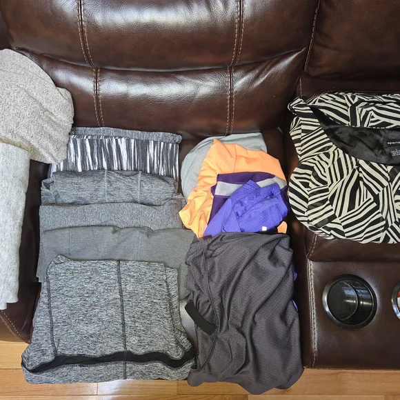 Kim Wimberly Assorted Clothes - Picture 4 of 6